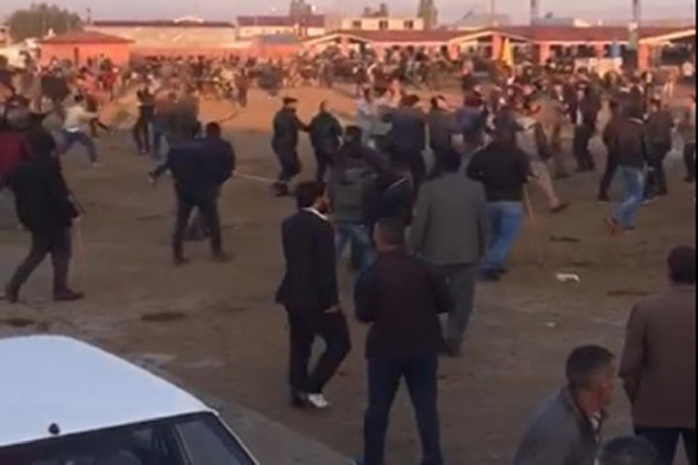 Hayvan pazarında sopalı kavga Hayvan pazarında sopalı kavga